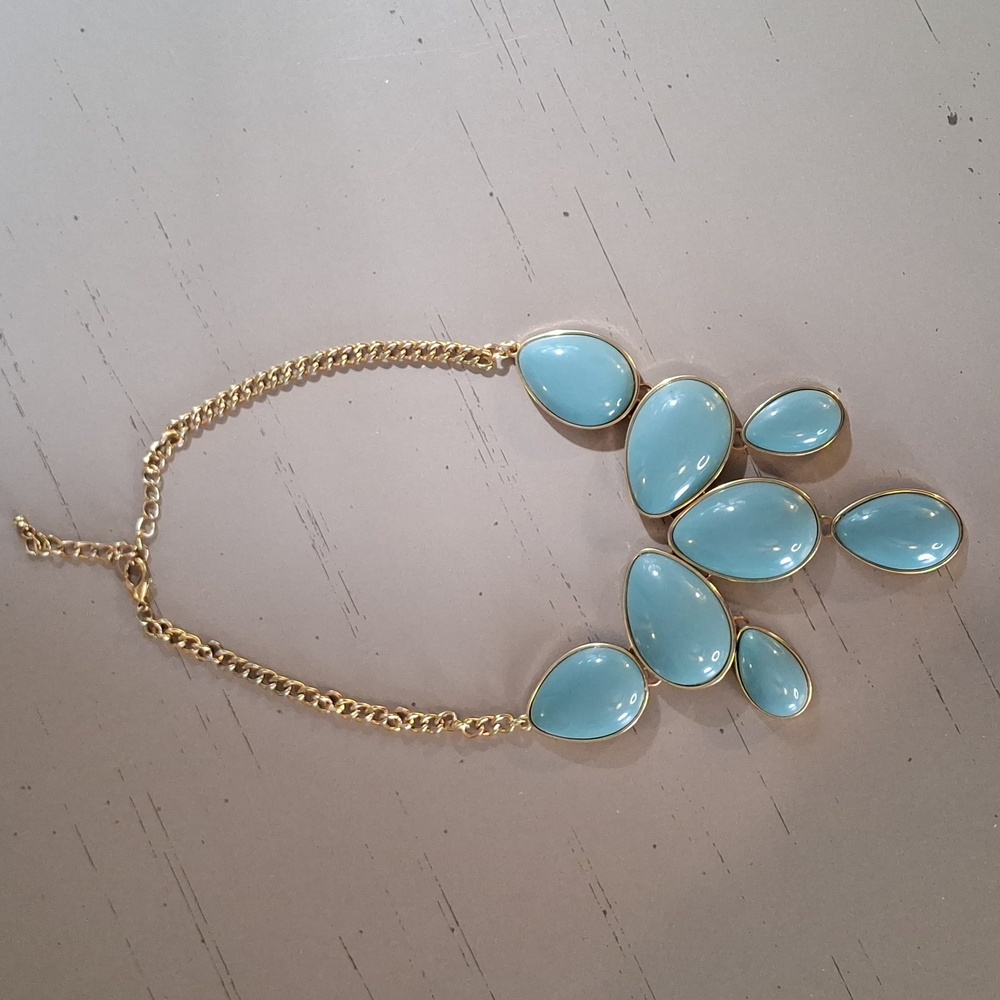 Elegant Faux Turqouise Statement Necklace